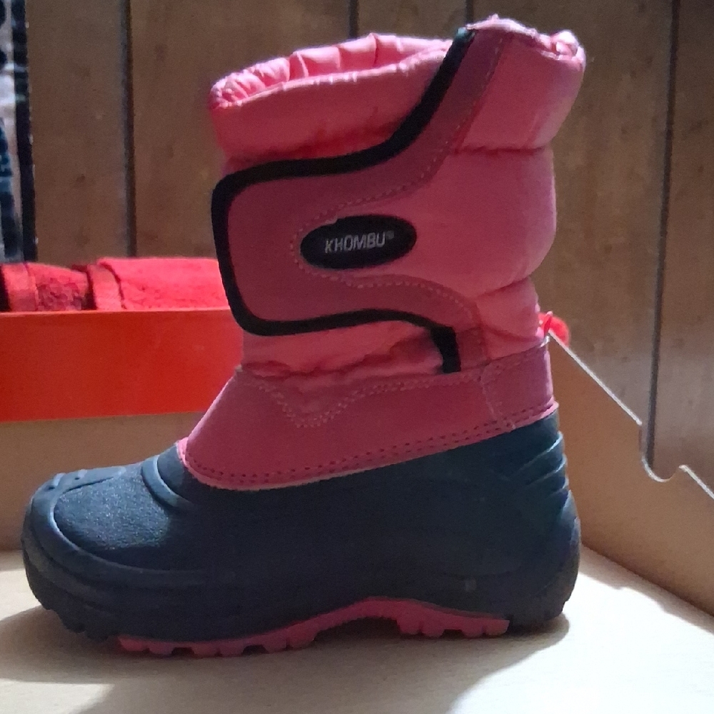 Khombu Pink and Black Snow Boots